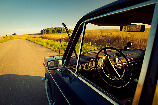 포토 JPG 해외이미지 자동차 사람없음 초록색 파란색 빛 태양 일출 상점 일몰 바퀴 복고 러시아 모터 계기판 러시아인 복원 소비에트 옛날 자동 조율 회복 해외202004 해외포토 자연요소 서양인 유럽 육상교통 컬러 컨셉 노을 파일형식 이미지허브