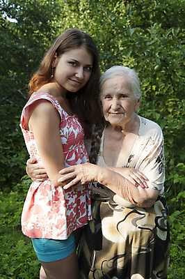 포토 JPG 해외이미지 커플 여자 노년 딸 행복 할머니 어린이 2 가족 관계 자연 엄마 손녀 함께함 사랑 미소 사람 성인 야외 두명 여름 햇빛 회색 자녀 은퇴 옛날 지원 해외202004 해외포토 계절 감정 컬러 컨셉 표정 태양 손주 생태계 파일형식 이미지허브