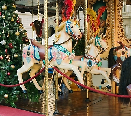 포토 JPG 해외이미지 전통 이동 크리스마스 겨울 휴가 미술 사람없음 장식 장난감 축하 도시 승차 복고 회전목마 인기 해외202004 해외포토 계절 기념일 컨셉 모션 문화예술 놀이기구 파일형식 이미지허브