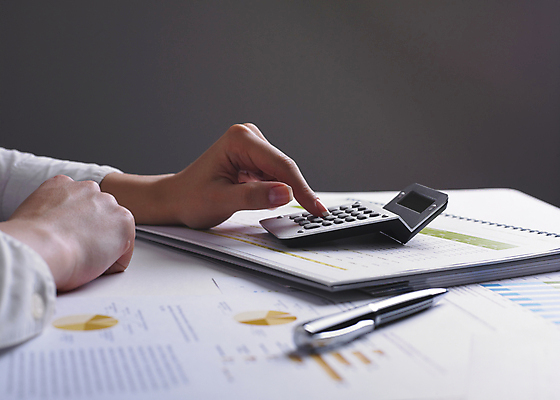 포토 JPG 해외이미지 교육 종이 컨셉 비즈니스 통계 성공 그래프 아이디어 관리 사람없음 금융 펜 자료 계산기 정보 계산 계획 가격 분석 보고서 가정경제 투자 상업 세금 수입 해외202004 해외포토 가정 문구용품 경제 필기구 장비 파일형식 이미지허브