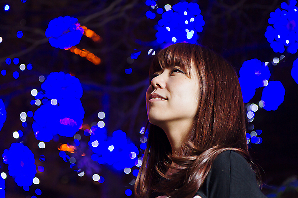 포토 JPG 해외이미지 1 여자 행복 창문 휴가 전등 한명 미소 동양인 내부 옆모습 파란색 쇼핑 일본 도시 고급 우아함 구매 쇼핑몰 스마트 싱글 방문 충동구매 발견 단절 전용 해외202004 해외포토 감정 아시아 뷰포인트 컬러 컨셉 조명 표정 사람 인종 과소비 파일형식 이미지허브