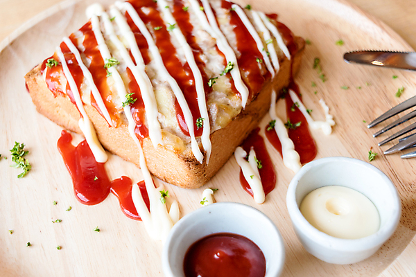 포토 JPG 해외이미지 전통 접시 음식 빵 조각 백그라운드 토마토 탁자 아침 양파 치즈 피자 파슬리 요리 사람없음 빨간색 갈색 노란색 쌓기 우주 주방 검은색 식사 이탈리아 흰색 시골 신선 뜨거움 맛 아침식사 수프 바게트 낟알 밀 굽기 만취 속도 올리브 정사각형 슬라이스 토스트 후추 내추럴 점심식사 오레가노 솔깃 해외202004 해외포토 주간 도형 식기 열매 유럽 컬러 가구 컨셉 채소 모션 유제품 곡류 패스트푸드 서양음식 구이 향신료 술취함 파일형식 이미지허브