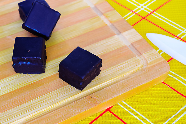 포토 JPG 해외이미지 접시 커피 음식 조각 크리스마스 디저트 요리 사람없음 갈색 케이크 초콜릿 저녁식사 빵집 흰색 신선 달콤 맛 아침식사 설탕 굽기 크림 서빙 점심식사 고립 브라우니 페스츄리 해외202004 해외포토 식기 기념일 음료 빵 컬러 컨셉 상점 식사 구이 파일형식 이미지허브