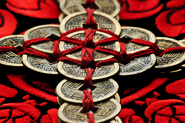 포토 JPG 해외이미지 전통 아시아 문화 조각 바람 안전 동양인 사람없음 컬러풀 믿음 동전 중국 수확 행운 재산 칼 보호 묶기 심볼 매듭 오각형 해외202004 해외포토 자연요소 도형 감정 나라 컬러 컨셉 돈 농업 모션 날씨 인종 금융 파일형식 이미지허브