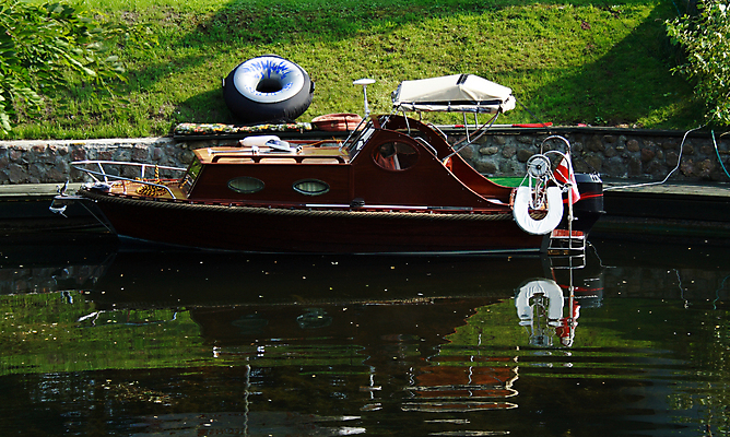 포토 JPG 해외이미지 호수 스포츠 바다 여행 요트 항해 안전 사람없음 야외 목재 물 항구 기쁨 연못 보트 묶기 보안 포트 모터 민물 해외202004 해외포토 자연요소 나무 감정 배_교통 재료 교통시설 모션 파일형식 이미지허브