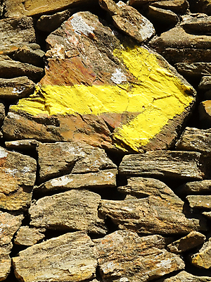 포토 JPG 해외이미지 유럽 종교 길 벽 여행 가이드 자국 휴가 불꽃 화살 사람없음 야외 관광지 산책 트래킹 하이킹 표지판 오솔길 포르투갈 방향 사인 방법 백패커 순례 순례자 해외202004 해외포토 직업 나라 불 레저 휴식 알림판 파일형식 이미지허브