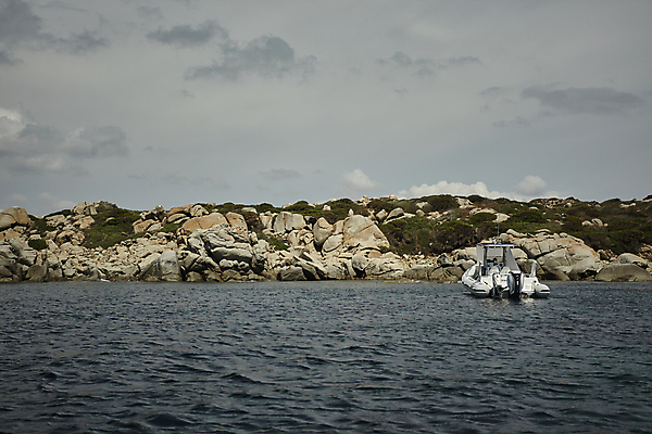 포토 JPG 해외이미지 바다 항해 풍경 사람없음 파란색 운전 흰색 도구 보트 핸들 파일럿 묘사 모터보트 네비게이션 모터 해외202004 해외포토 직업 컬러 배_교통 모션 파일형식 이미지허브