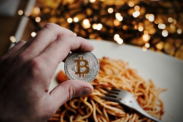 포토 JPG 해외이미지 음식 포크 돈 인터넷 비즈니스 파스타 안전 사람없음 금융 동전 저녁식사 이탈리아 저축 맛 발굴 무역 보안 결제 가치 점심식사 해외202004 해외포토 식기 유럽 산업 컨셉 서양음식 경제 식사 재산 파일형식 이미지허브