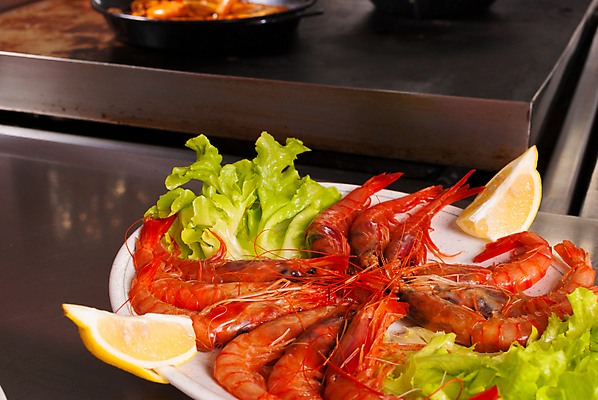 포토 JPG 해외이미지 접시 음식 재료 부분 조개 새우 갑각류 사람없음 가로 빨간색 주방 식당 신선 큼 해산물 준비 날것 해외202004 해외포토 동물 식기 컬러 어패류 상점 크기 파일형식 이미지허브