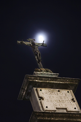 포토 JPG 해외이미지 기독교 종교 백그라운드 십자가 하늘 왕관 부활절 사람없음 목재 빛 교회 믿음 성경 천주교 달 예수 플러그 전기에너지 철 신성 희생 신앙심 해외202004 해외포토 자연요소 나무 기념일 감정 재료 종교용품 종교건축 건물 에너지 신_종교 파일형식 이미지허브
