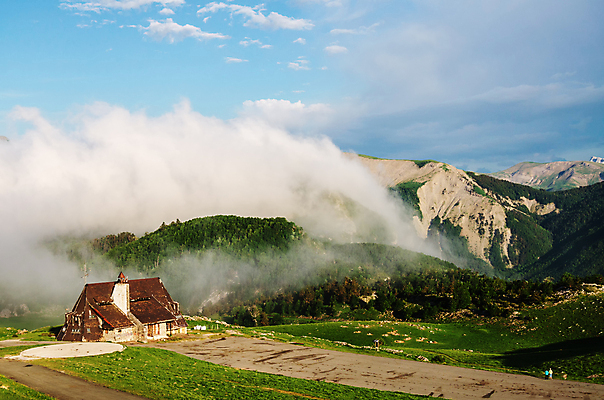 포토 JPG 해외이미지 나무 구름 계절 유럽 도로 여행 백그라운드 밭 오렌지 자연 벽지 하늘 산 주택 풍경 사람없음 야외 건물 초록색 파란색 빛 세계 우주 어둠 일몰 봄 젖음 추위 안개 가을 성자 숲 오두막 언덕 방법 산티아고 해외202004 해외포토 자연요소 식물 건축물 나라 종교 길 컬러 농업 과일 교통시설 날씨 노을 생태계 파일형식 이미지허브