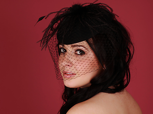 포토 JPG 해외이미지 백인 갈색머리 한명 검은색 희망 흰색 베일 해외202004 해외포토 서양인 1 헤어스타일 감정 컬러 사람 파일형식 이미지허브