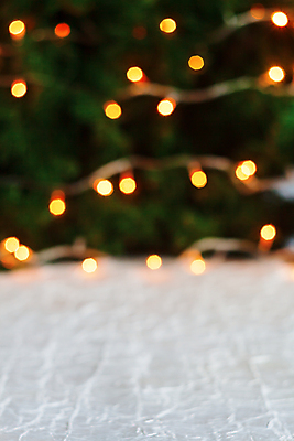 포토 JPG 해외이미지 나무 템플릿 디자인 백그라운드 겨울 탁자 주택 실내 사람없음 빨간색 초록색 빛 컬러풀 축제 식탁보 흰색 축하 직물 보케 블러 해외202004 해외포토 식물 계절 컬러 가구 컨셉 내부 건물 파일형식 이미지허브