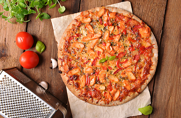 포토 JPG 해외이미지 접시 토마토 양파 치즈 피자 요리 사람없음 주방 검은색 식사 저녁식사 침묵 이탈리아 소시지 굽기 오브젝트 올리브 토핑 점심식사 모짜렐라치즈 살라미 페퍼로니 해외202004 해외포토 식기 열매 유럽 컬러 채소 유제품 패스트푸드 서양음식 소리 가공식품 구이 파일형식 이미지허브