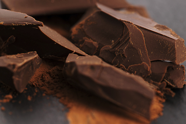 포토 JPG 해외이미지 검은배경 실내 사람없음 초콜릿 카카오 카카오닙스 해외202004 해외포토 백그라운드 디저트 내부 검은색 견과류 파일형식 이미지허브