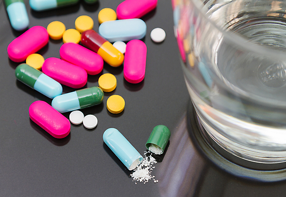 포토 JPG 해외이미지 과학 백그라운드 프레임 건강 사람없음 빨간색 세트 컬러풀 알약 약 건강관리 흰색 도움 컨테이너 약국 수집 허브 오브젝트 싱글 흙더미 조제 고립 돌봄 진통제 헬프 화학물질 항생제 해외202004 해외포토 식물 산업 컬러 컨셉 의학 모션 관리 흙 화학 만들기 파일형식 더미 이미지허브