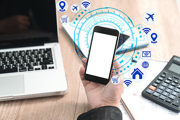 포토 JPG 해외이미지 손 산업 백그라운드 컨셉 인터넷 비즈니스 통신 모바일 사람없음 쇼핑 컴퓨터 알약 디지털 네트워크 어플리케이션 스마트 서비스 보안 개발 마케팅 소셜 공급 현실 해외202004 해외포토 안전 신체부위 전자제품 약 파일형식 이미지허브