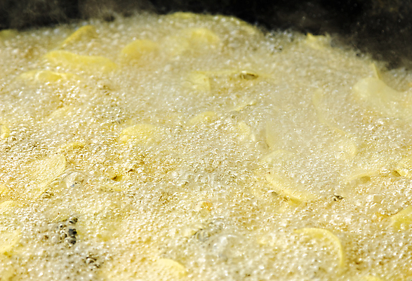 포토 JPG 해외이미지 음식 백그라운드 감자 요리 사람없음 노란색 쌓기 바구니 장비 튀김 지성 흰색 뜨거움 그룹 황금 맛 먹기 묘사 속도 흙더미 절임 해로움 해외202004 해외포토 컬러 컨셉 채소 모션 흙 파일형식 더미 이미지허브