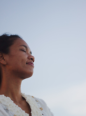 포토 JPG 해외이미지 나무 여자 여행 태국 휴가 휴식 손바닥 그림자 한명 앉기 풍경 물 여름 파란색 태양 여행객 평화 스파 꿈 잠 뜨거움 탈출 휴양지 장면 해먹 안다만 이국적 터키석 파라다이스 해외202004 해외포토 자연요소 식물 1 손 계절 아시아 바다 컬러 컨셉 모션 사람 장소 침대 보석 파일형식 이미지허브