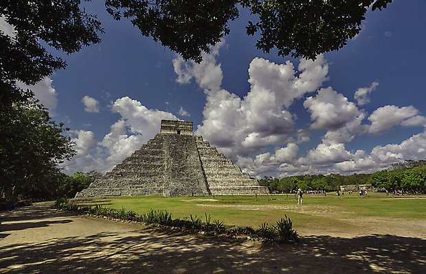 포토 JPG 해외이미지 나무 여행 유적 건축양식 멕시코 사람없음 옆모습 그래픽 무덤 역사 호기심 피라미드 유카탄 마야 복잡 해외202004 해외포토 식물 전통 건축물 건축 감정 뷰포인트 컨셉 북아메리카 마야문명 랜드마크 파일형식 이미지허브