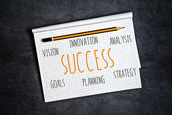 포토 JPG 해외이미지 교육 비즈니스 사업가 텍스트 탁자 성공 설계 아이디어 창조 사람없음 사무실 연필 공책 업무 목표 계획 분석 비전 페이지 혁명 세미나 전진 조언 해외202004 해외포토 직업 가구 컨셉 문구용품 학용품 필기구 작업 파일형식 이미지허브