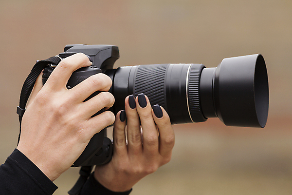 포토 JPG 해외이미지 손 여자 백그라운드 모션 자연 사람 성인 사람없음 야외 세로 빛 카메라 디지털 사진촬영 장비 잡기 도시 못 혼합 손톱관리 필름 영화 그림 만들기 아날로그 삼각대 빛망울 실행 스타일 해외202004 해외포토 문화예술 신체부위 전자제품 촬영 공구 네일아트 생태계 파일형식 이미지허브