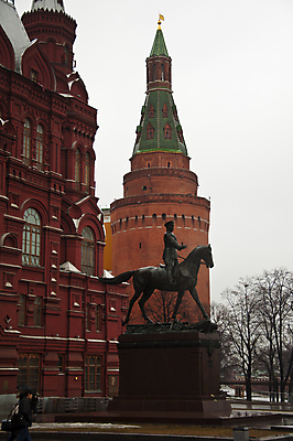 포토 JPG 해외이미지 실루엣 유럽 조각 여행 건축양식 하늘 벽돌 사람없음 건물 파란색 조각상 우승 역사 성자 심볼 받침대 박물관 군용 전쟁 러시아 지역 청동 영웅 전사 천연기념물 라이더 모스크바 크렘린궁전 필승 화강암 치프 해외202004 해외포토 건축물 건축 나라 종교 컬러 군대 촬영기법 조형물 궁전 암석 최고 크렘린 파일형식 이미지허브