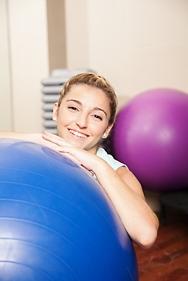 포토 JPG 해외이미지 백인 모델 1 라이프스타일 여자 행복 스포츠 신체 요가 공 교실 휴식 바닥 주택 건강 한명 미소 사람 앉기 20대 성인 세로 운동 스트레칭 방 재산 체육관 만들기 리빙 아르헨티나 거짓말 돌봄 무료 옛날 해외202004 해외포토 서양인 웰빙 교육 감정 컨셉 학교 모션 표정 청년 건물 생활 금융 남아메리카 파일형식 이미지허브