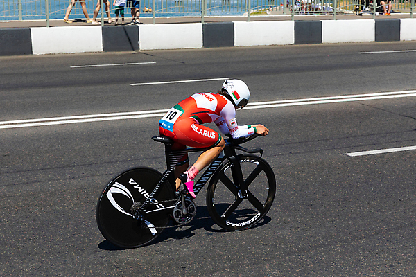 포토 JPG 해외이미지 여자 도로 스포츠 한명 경기 성인 야외 자전거 사이클링 성인여자한명만 해외202004 해외포토 1 길 교통시설 사람 바이크 육상스포츠 여자한명만 성인여자만 파일형식 이미지허브