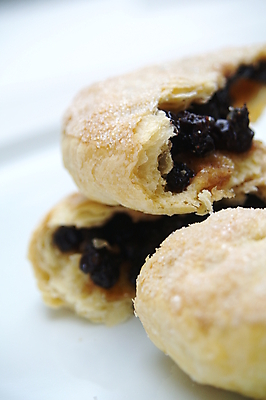 포토 JPG 해외이미지 음식 디저트 사람없음 케이크 식사 저녁식사 달콤 굽기 먹기 가득함 지역 푸딩 점심식사 깨짐 페스츄리 해외202004 해외포토 빵 컨셉 모션 맛 구이 파일형식 이미지허브