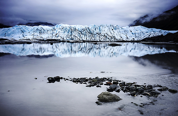 포토 JPG 해외이미지 나무 구름 계절 여행 자연 하늘 산 풍경 사람없음 파란색 강 반사 얼음 추위 안개 조약돌 흰색 빙하 알래스카 해외202004 해외포토 자연요소 식물 컬러 날씨 미국 돌_바위 생태계 파일형식 이미지허브