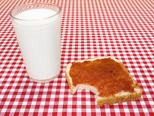 포토 JPG 해외이미지 음식 빵 조각 패턴 다이어트 유리 탁자 딸기 아침 주택 실내 건강 사람없음 가로 빨간색 식사 우유 껍질 식탁보 흰색 신선 맛 아침식사 잼 굽기 먹기 가득함 유기농 젤리 길이 토막 내추럴 마멀레이드 탄수화물 해외202004 해외포토 주간 웰빙 컬러 가구 컨셉 무늬 과일 모션 재질 디저트 유제품 내부 건물 소스_음식 구이 파일형식 이미지허브