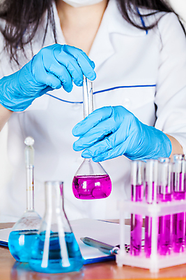 포토 JPG 해외이미지 직업 학생 여자 과학 병원 실험 사람 사람없음 약 장비 의사 작업 액체 실험실 생명공학 약국 과학자 분석 측정 생물학 튜브 조제 화학물질 화학자 해외202004 해외포토 교육 컨셉 의학 의료진 화학 만들기 학자 파일형식 이미지허브