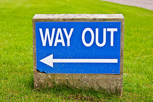 포토 JPG 해외이미지 아이콘 도로 컨셉 텍스트 추상 출입구 거리 사람없음 야외 파란색 정보 도시 메시지 탈출 심볼 사인 신호 해결 루트 방법 해외202004 해외포토 길 컬러 무늬 교통시설 파일형식 이미지허브