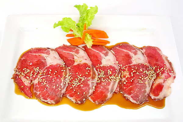 포토 JPG 해외이미지 접시 음식 포크 육류 스테이크 요리 사람없음 빨간색 일본 저녁식사 소고기 흰색 소 칼 닫기 그릴 가격 굽기 철 슬라이스 성적 소금 후추 고립 해외202004 해외포토 식기 교육 아시아 컬러 식재료 포유류 모션 주방용품 서양음식 식사 구이 향신료 파일형식 이미지허브