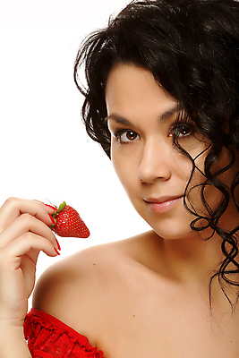 포토 JPG 해외이미지 모델 1 여자 행복 얼굴 음식 백그라운드 과일 딸기 디저트 갈색머리 건강 한명 사람 빨간색 기쁨 흰색 신선 우아함 달콤 맛 숙성 해외202004 해외포토 헤어스타일 감정 컬러 컨셉 신체부위 파일형식 이미지허브