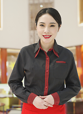 포토 JPG 해외이미지 직업 응시 여자 행복 산업 유니폼 노동자 실내 한명 서기 미소 상반신 20대 빨간색 세로 컬러풀 식당 중국 앞치마 인사 웨이트리스 웨이터 디지털합성 서비스 옷입기 베이징 해외202004 해외포토 1 시선 옷 감정 아시아 컬러 모션 표정 사람 청년 내부 상점 예절 종업원 파일형식 나라 성인 이미지허브
