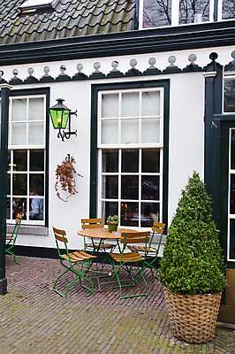 포토 JPG 해외이미지 외관 겨울 의자 창문 탁자 사람없음 야외 식당 먹기 네덜란드 해외202004 해외포토 계절 유럽 가구 모션 상점 파일형식 이미지허브