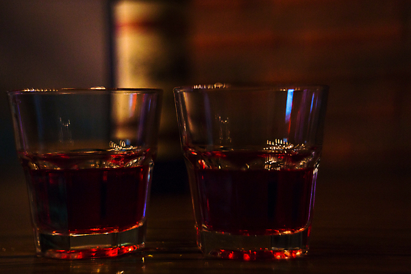 포토 JPG 해외이미지 라이프스타일 손 커플 와인잔 유리 탁자 포도 추상 주택 실내 사람 사람없음 내부 가로 빨간색 장미 와인 카페 축하 알코올 액체 맛 아래 코르크 해외202004 해외포토 꽃 컬러 가구 컨셉 무늬 술잔 과일 관계 재질 주류 건물 생활 신체부위 상점 방향 위치 파일형식 이미지허브