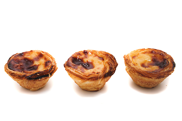 포토 JPG 해외이미지 디저트 실내 사람없음 세개 달콤 흰배경 일렬 에그타르트 해외202004 해외포토 음식 백그라운드 3 내부 흰색 맛 타르트 파일형식 이미지허브