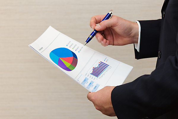 포토 JPG 해외이미지 백인 직업 남자 행복 종이 비즈니스 CEO 사업가 성공 한명 사람 정장 손짓 성인 사무실 독서 펜 정보 흰색 비즈니스맨 자신감 읽기 보고서 경영자 문서 옷입기 예복 경영 고립 리뷰 혼자 치프 해외202004 해외포토 서양인 1 옷 감정 컬러 컨셉 모션 필기구 직장인 리더 파일형식 이미지허브