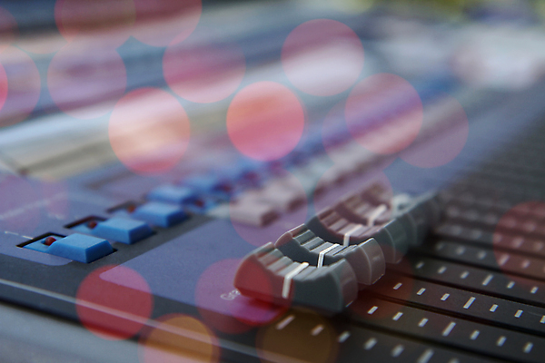 포토 JPG 해외이미지 백그라운드 손잡이 사람없음 컬러풀 디지털 검은색 소리 장비 기구 볼륨 믹서 라디오 보케 전자 오디오 방송 아날로그 스위치 조절 위로 섞기 작곡가 조종장치 프로듀서 효과 해외202004 해외포토 직업 컬러 전자제품 음악가 파일형식 이미지허브