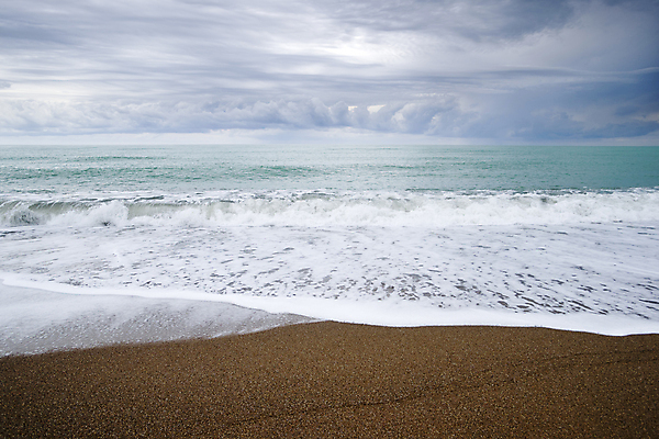 포토 JPG 해외이미지 구름 모래 파도 바다 자연 하늘 날씨 풍경 사람없음 물 파란색 햇빛 평화 거품 지중해 흐림 폭풍우 수평선 해외202004 해외포토 자연요소 컬러 컨셉 태양 비_날씨 자연재해 생태계 파일형식 이미지허브