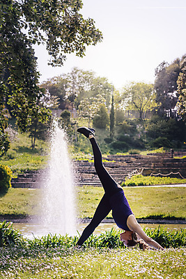 포토 JPG 해외이미지 나무 라이프스타일 공원 여자 행복 선 스포츠 포즈 신체 다이어트 요가 자연 아침 휴식 건강 한명 사람 야외 초록색 운동 햇빛 평화 화목 활발 에너지 신선 날씬함 집중 연습 명상 휴양지 내추럴 돌봄 해외202004 해외포토 주간 식물 1 웰빙 공공시설 감정 컬러 컨셉 모션 생활 태양 장소 몸매 생태계 파일형식 이미지허브