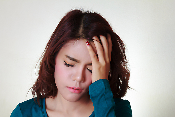 포토 JPG 해외이미지 라이프스타일 여자 백그라운드 스트레스 피곤 한명 사람 동양인 상반신 성인 머리 고통 찡그림 주부 두통 업무과다 긴장 트러블 성인여자한명만 해외202004 해외포토 1 감정 컨셉 표정 인종 생활 신체부위 업무 질병 여자한명만 성인여자만 파일형식 이미지허브