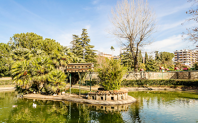 포토 JPG 해외이미지 공원 유럽 호수 백그라운드 자연 조류 하늘 오리 풍경 사람없음 야외 목재 초록색 물 파란색 강 반사 평화 이탈리아 가을 연못 도시 일반 내추럴 해외202004 해외포토 자연요소 나무 동물 계절 공공시설 나라 컬러 컨셉 재료 생태계 파일형식 이미지허브