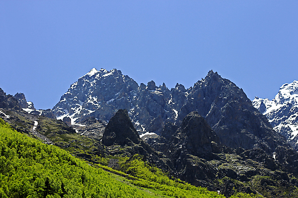 포토 JPG 해외이미지 나무 백인 구름 계절 여행 하늘색 겨울 자연 하늘 스키 산 사람없음 목재 초록색 파란색 계곡 냉동 얼음 스케이트 바위 흰색 나뭇가지 신선 숲 언덕 러시아 전나무 내추럴 해외202004 해외포토 자연요소 서양인 식물 유럽 스포츠용품 컬러 재료 겨울스포츠 돌_바위 생태계 파일형식 이미지허브