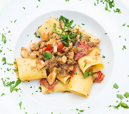 포토 JPG 해외이미지 전통 접시 음식 다이어트 토마토 채소 재료 탁자 파스타 파슬리 건강 어류 요리 사람없음 빨간색 초록색 식당 식사 저녁식사 이탈리아 신선 닫기 맛 지중해 먹기 허브 해산물 바질 내추럴 점심식사 해외202004 해외포토 식물 식기 유럽 바다 컬러 가구 컨셉 모션 서양음식 상점 수중동물 파일형식 이미지허브