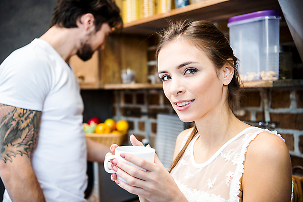 포토 JPG 해외이미지 라이프스타일 커플 여자 남자 커피 음료 백그라운드 2 관계 주택 함께함 사랑 사람 내부 두명 우정 기쁨 표현 쌍 아침식사 진짜 스타일 정확 해외202004 해외포토 감정 컨셉 건물 생활 친구 식사 파일형식 이미지허브