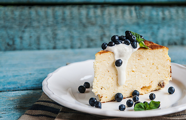 포토 JPG 해외이미지 디저트 실내 사람없음 블루베리 치즈케이크 나무배경 해외202004 해외포토 음식 백그라운드 과일 내부 케이크 파일형식 이미지허브